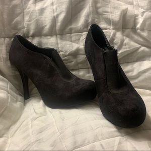 LAST CHANCE- Forever 21 black heeled booties